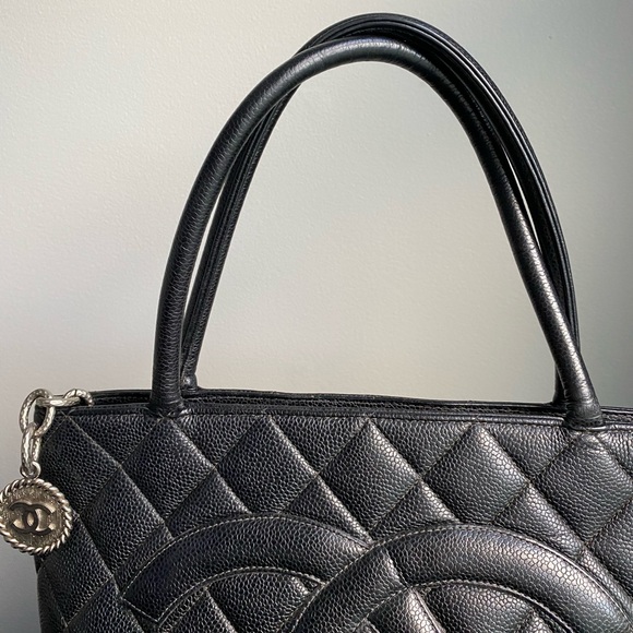 CHANEL MEDALLION BLACK & SILVER HARDWARE QUILTED CAVIAR TOTE - Picture 11 of 16